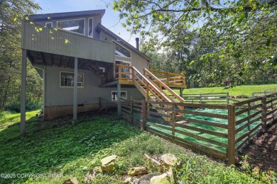 This very well maintained home is ready to be loved by its new on Pocono Farms Country Club in Pennsylvania - for sale on GolfHomes.com, golf home, golf lot