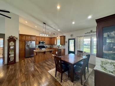 This is a three-bedroom, two-bathroom frame home built in 2020 on  in Oregon - for sale on GolfHomes.com, golf home, golf lot