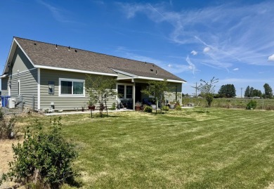 This is a three-bedroom, two-bathroom frame home built in 2020 on  in Oregon - for sale on GolfHomes.com, golf home, golf lot