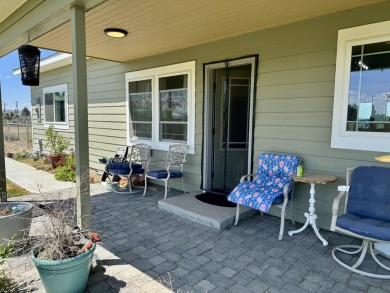 This is a three-bedroom, two-bathroom frame home built in 2020 on  in Oregon - for sale on GolfHomes.com, golf home, golf lot