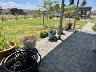 This is a three-bedroom, two-bathroom frame home built in 2020 on  in Oregon - for sale on GolfHomes.com, golf home, golf lot