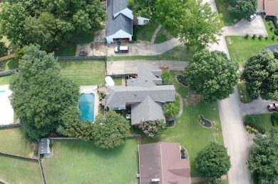 RIVER OAKS CHARMER with a beautiful in-ground pool area! Located on The Course at River Oaks in Arkansas - for sale on GolfHomes.com, golf home, golf lot