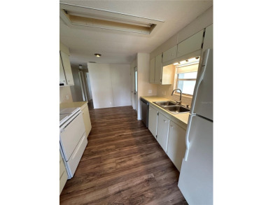 55 + gated golf course community Newly updated 2 bedroom 2 bath on Zellwood Station Country Club in Florida - for sale on GolfHomes.com, golf home, golf lot