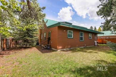 Charming In-Town McCall Retreat with Rustic Flair! Step into the on McCall Municipal Golf Course in Idaho - for sale on GolfHomes.com, golf home, golf lot
