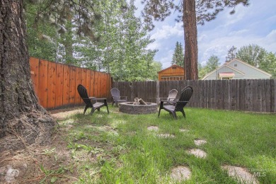 Charming In-Town McCall Retreat with Rustic Flair! Step into the on McCall Municipal Golf Course in Idaho - for sale on GolfHomes.com, golf home, golf lot