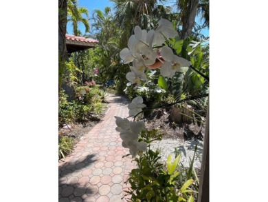 WONDERFUL FLORIDA STYLE COUNTRY CLUB SHORES canal FRONT home and on Links on Longboat Golf Club in Florida - for sale on GolfHomes.com, golf home, golf lot