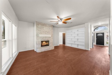 REFRESHED  BACK ON MARKET! WALLS, TRIM, AND DOORS PAINTED on Tierra Verde Golf Club in Texas - for sale on GolfHomes.com, golf home, golf lot