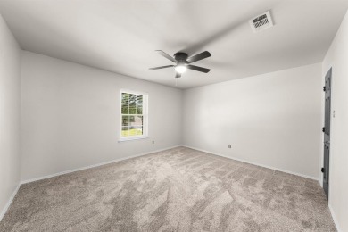 REFRESHED  BACK ON MARKET! WALLS, TRIM, AND DOORS PAINTED on Tierra Verde Golf Club in Texas - for sale on GolfHomes.com, golf home, golf lot