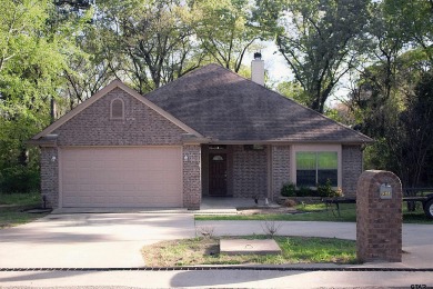Nice 3/2/2 brick home in the Villages Resort, granite kitchen SOL on Emerald Bay Club in Texas - for sale on GolfHomes.com, golf home, golf lot