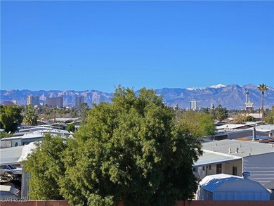 This bright and inviting 2 bedroom, 2 bathroom condo sits on the on Stallion Mountain Golf Course in Nevada - for sale on GolfHomes.com, golf home, golf lot