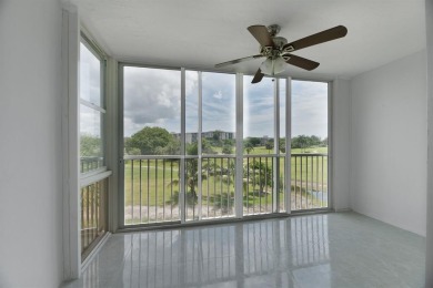 Beautifully updated 1 bedroom, 1 and a 1/2 bath condo located in on Palm-Aire Country Club and Resort - Palms in Florida - for sale on GolfHomes.com, golf home, golf lot
