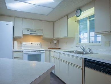 WOW!..MOTIVATED SELLER offering unbelievable incentives! $5,000 on The Links of Spruce Creek in Florida - for sale on GolfHomes.com, golf home, golf lot