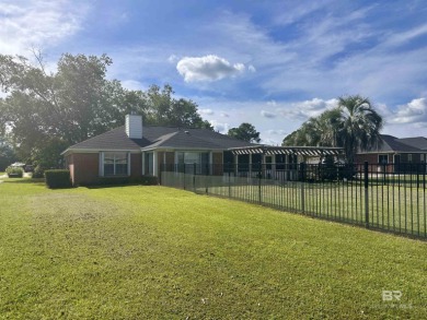 Welcome to the prestigious golfing community of Glenlakes. This on Glenlakes Golf Club in Alabama - for sale on GolfHomes.com, golf home, golf lot