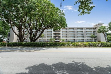 Beautifully updated 1 bedroom, 1 and a 1/2 bath condo located in on Palm-Aire Country Club and Resort - Palms in Florida - for sale on GolfHomes.com, golf home, golf lot