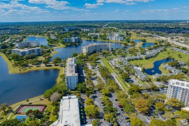 Beautifully updated 1 bedroom, 1 and a 1/2 bath condo located in on Palm-Aire Country Club and Resort - Palms in Florida - for sale on GolfHomes.com, golf home, golf lot