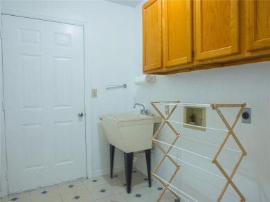 WOW!..MOTIVATED SELLER offering unbelievable incentives! $5,000 on The Links of Spruce Creek in Florida - for sale on GolfHomes.com, golf home, golf lot