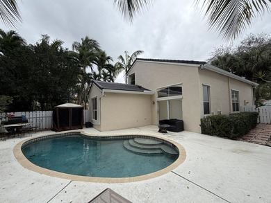 This is an excellent move-in condition pool home. Some features on Winston Trails Golf Course in Florida - for sale on GolfHomes.com, golf home, golf lot