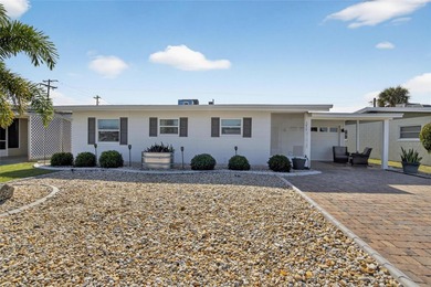 Charming Bungalow in Sun City Center - Move-In Ready & Fully on North Lakes Golf Course in Florida - for sale on GolfHomes.com, golf home, golf lot