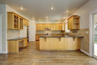 Beautiful home in the LAKEVIEW GOLF COURSE NEIGHBORHOOD on 1/3 on Lakeview Golf Club in Idaho - for sale on GolfHomes.com, golf home, golf lot