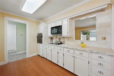 Resort-Style Living in DeCordova Bend Estates - 3 Bed, 2 Bath on De Cordova Bend Country Club in Texas - for sale on GolfHomes.com, golf home, golf lot