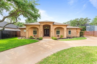 Charming Rockport Country Club Fairway Home! Welcome to this on Rockport Country Club in Texas - for sale on GolfHomes.com, golf home, golf lot