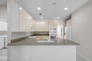 Well maintained 3 bedroom, 2.5 bath single story home offering 2 on  in South Carolina - for sale on GolfHomes.com, golf home, golf lot