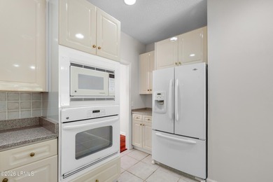 Well maintained 3 bedroom, 2.5 bath single story home offering 2 on  in South Carolina - for sale on GolfHomes.com, golf home, golf lot