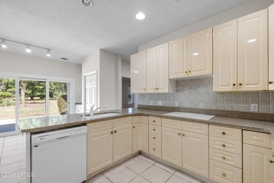 Well maintained 3 bedroom, 2.5 bath single story home offering 2 on  in South Carolina - for sale on GolfHomes.com, golf home, golf lot