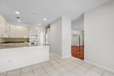 Well maintained 3 bedroom, 2.5 bath single story home offering 2 on  in South Carolina - for sale on GolfHomes.com, golf home, golf lot