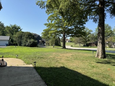 This Crete IL. BEAUTY is ready to for the perfect new owners! on Lincoln Oaks Golf Course in Illinois - for sale on GolfHomes.com, golf home, golf lot