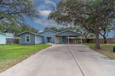 Welcome to this beauty in Captains Bay! This charming 2-bedroom on Rockport Country Club in Texas - for sale on GolfHomes.com, golf home, golf lot