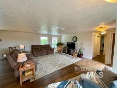 You will see the pride of ownership on this move in ready on Purple Sage Golf Course in Idaho - for sale on GolfHomes.com, golf home, golf lot