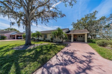 This home has been well maintained by the owner.  This charming on Falcon Watch Golf Club in Florida - for sale on GolfHomes.com, golf home, golf lot