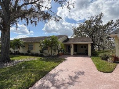 This home has been well maintained by the owner.  This charming on Falcon Watch Golf Club in Florida - for sale on GolfHomes.com, golf home, golf lot