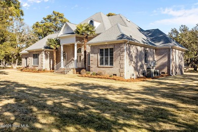 LUXURY LIVING ON THE OAK ISLAND GOLF COURSE. Gorgeous custom on South Harbour Golf Links in North Carolina - for sale on GolfHomes.com, golf home, golf lot
