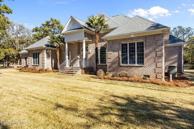 LUXURY LIVING ON THE OAK ISLAND GOLF COURSE. Gorgeous custom on South Harbour Golf Links in North Carolina - for sale on GolfHomes.com, golf home, golf lot