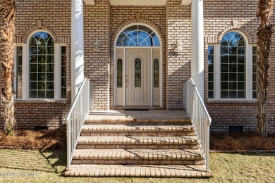 LUXURY LIVING ON THE OAK ISLAND GOLF COURSE. Gorgeous custom on South Harbour Golf Links in North Carolina - for sale on GolfHomes.com, golf home, golf lot