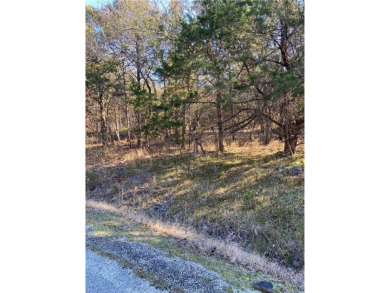 A perfect slightly uphill lot on a quiet street that is just a on Holiday Island Executive Golf Course in Arkansas - for sale on GolfHomes.com, golf home, golf lot