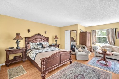 Live the Florida Resort-Lifestyle in this spacious 3-bedroom, 2 on Inverrary Country Club in Florida - for sale on GolfHomes.com, golf home, golf lot