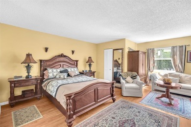 Live the Florida Resort-Lifestyle in this spacious 3-bedroom, 2 on Inverrary Country Club in Florida - for sale on GolfHomes.com, golf home, golf lot