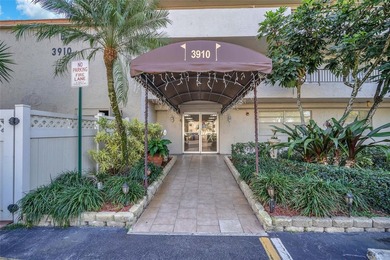 Live the Florida Resort-Lifestyle in this spacious 3-bedroom, 2 on Inverrary Country Club in Florida - for sale on GolfHomes.com, golf home, golf lot