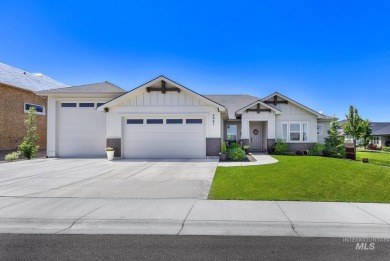 Step into refined elegance with this stunning residence in on Hunters Point Golf Club in Idaho - for sale on GolfHomes.com, golf home, golf lot