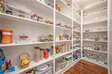 IMMACULATE and UPDATED, this Villa Ranch in the desired Elan at on Staley Farms Golf Club in Missouri - for sale on GolfHomes.com, golf home, golf lot