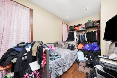 A complete booklet with financial details, a list of building on Marquette Park Golf Course in Illinois - for sale on GolfHomes.com, golf home, golf lot