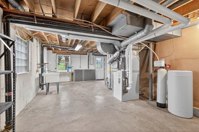 Offered for the first time since it was built in 1972, this on Tates Creek Golf Course in Kentucky - for sale on GolfHomes.com, golf home, golf lot