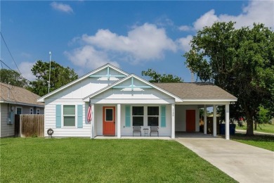 Terrific location in Old Rockport near the beach and Little Bay on Rockport Country Club in Texas - for sale on GolfHomes.com, golf home, golf lot