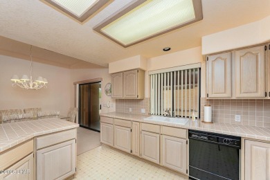 LOCATION LOCATION LOCATION...
Welcome to this quaint 3-bedroom on London Bridge Golf Course in Arizona - for sale on GolfHomes.com, golf home, golf lot