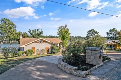 Boasting 3spacious bedrooms  2.5 baths, with vaulted ceilings on Hide-A-Way Lake Golf Course in Texas - for sale on GolfHomes.com, golf home, golf lot