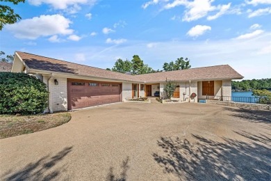 Boasting 3spacious bedrooms  2.5 baths, with vaulted ceilings on Hide-A-Way Lake Golf Course in Texas - for sale on GolfHomes.com, golf home, golf lot