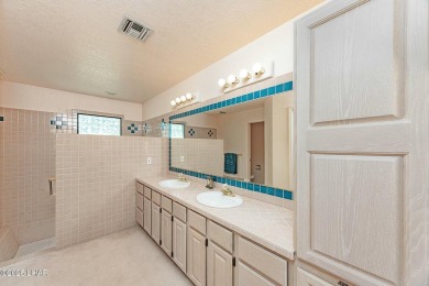 LOCATION LOCATION LOCATION...
Welcome to this quaint 3-bedroom on London Bridge Golf Course in Arizona - for sale on GolfHomes.com, golf home, golf lot